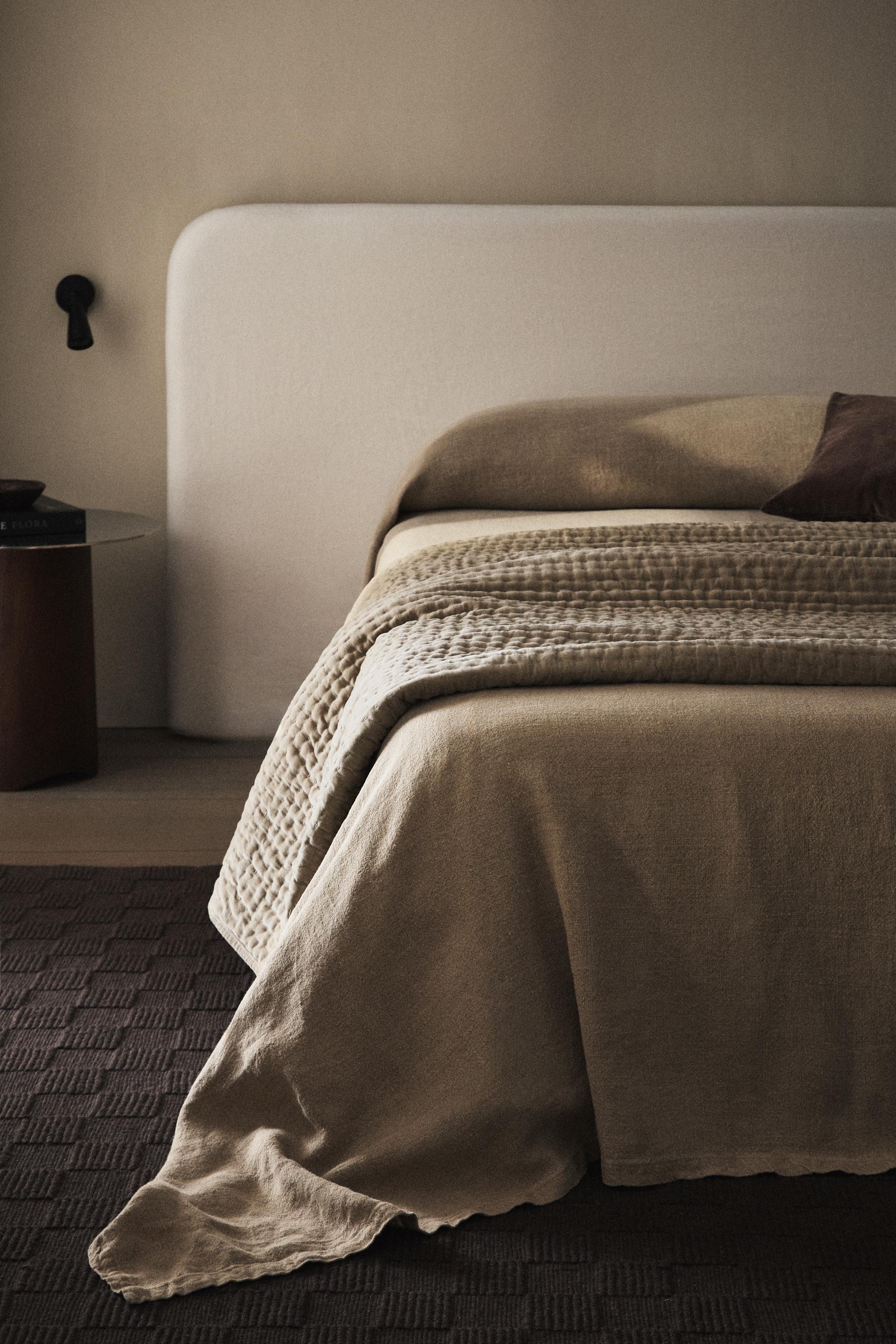 PLAIN WASHED LINEN BEDSPREAD