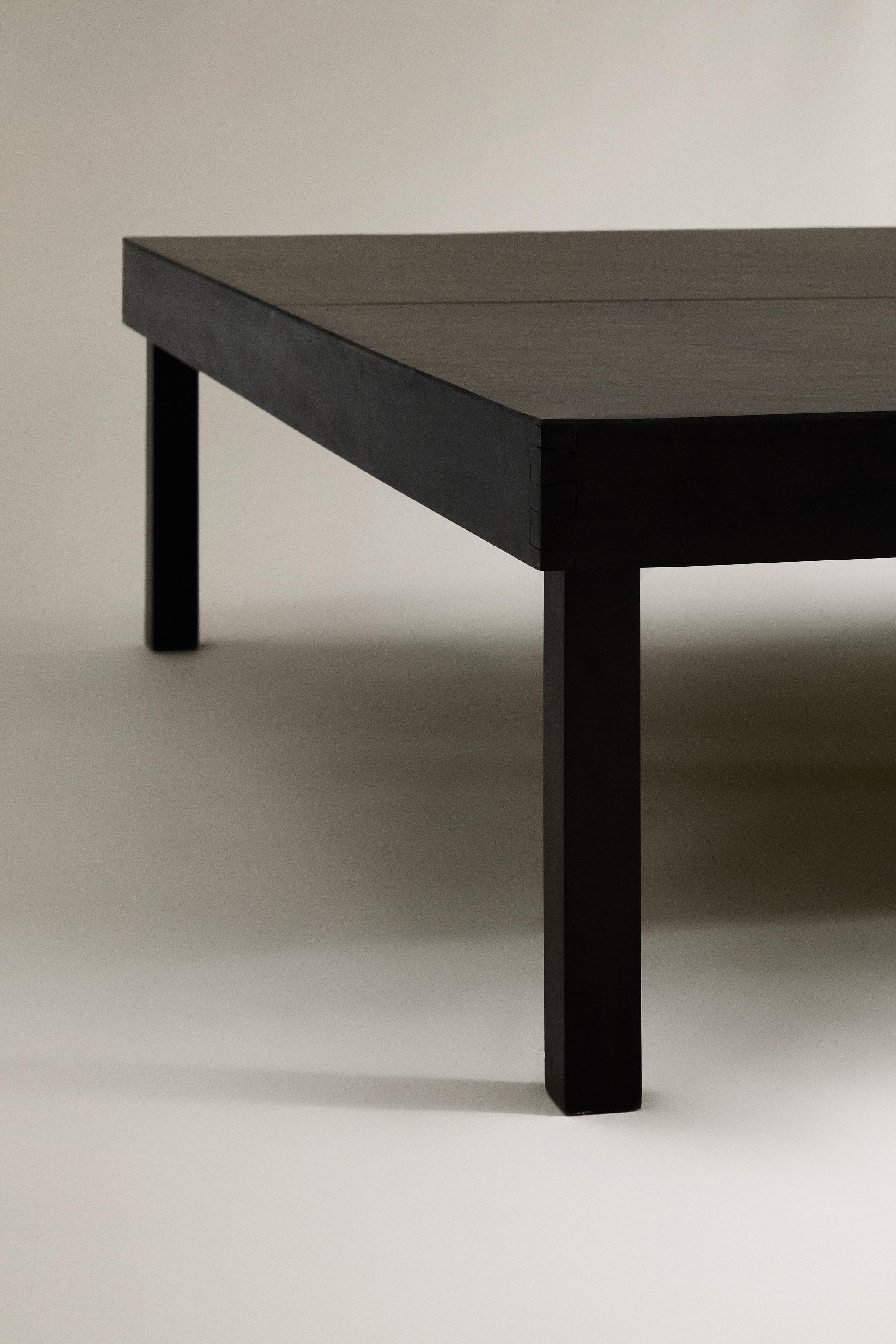 WOOD AND LEATHER COFFEE TABLE