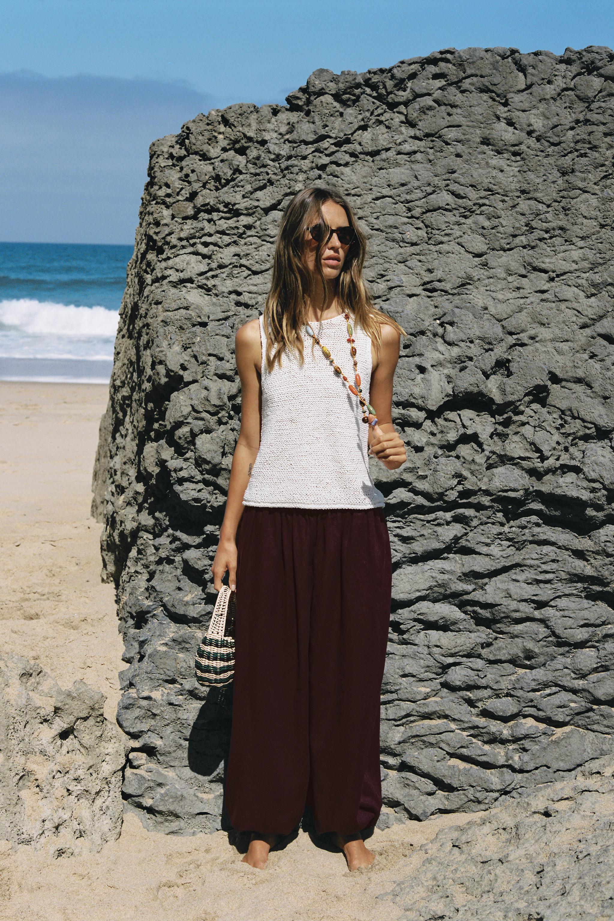 SLEEVELESS KNIT TOP — White