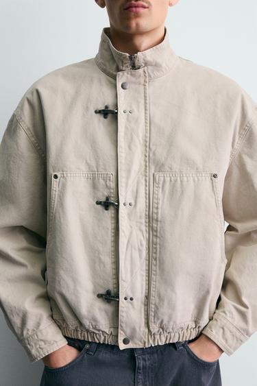 BLOUSON COURT À BRANDEBOURGS - Écru de Zara - Image 4
