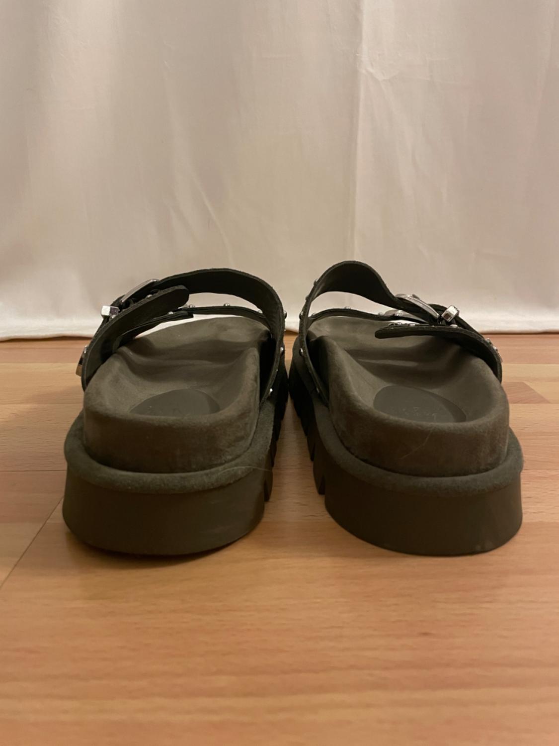 CHUNKY SLIDE SANDALS WITH SILVER BUCKLE DETAILS - Image 2