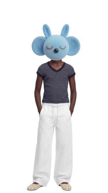 تيشرت محزز بياقة على شكل V ومخطط - خطوط الخاص بـ Zara