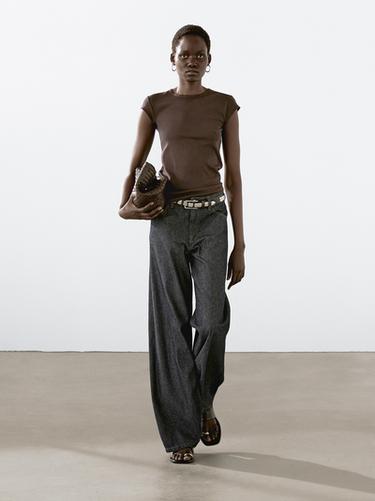 T-shirt manches courtes avec liserés - Marron de Zara