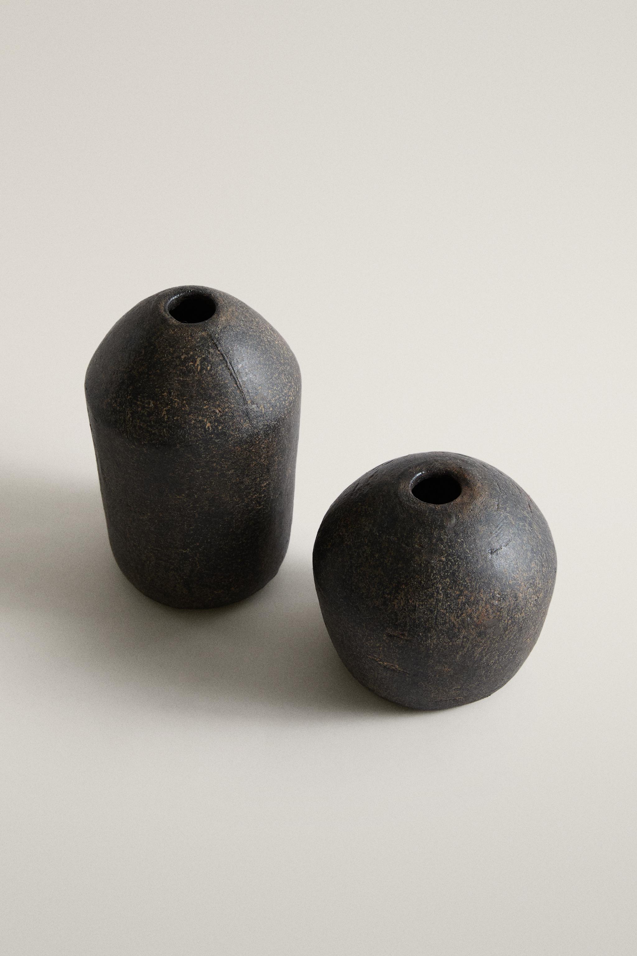 OVAL CERAMIC DECORATIVE VASE