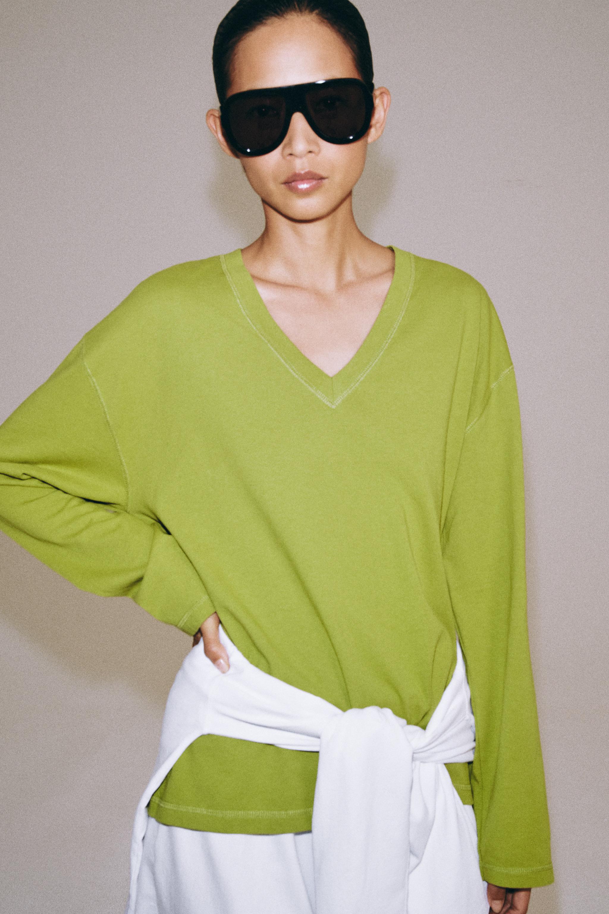 COTTON V-NECK T-SHIRT — Pistachio