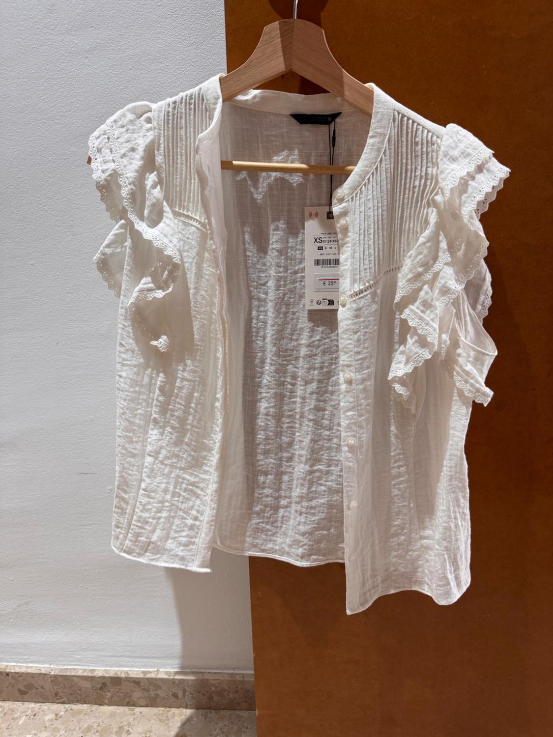 LACE TRIM RUFFLE BLOUSE - Image 3