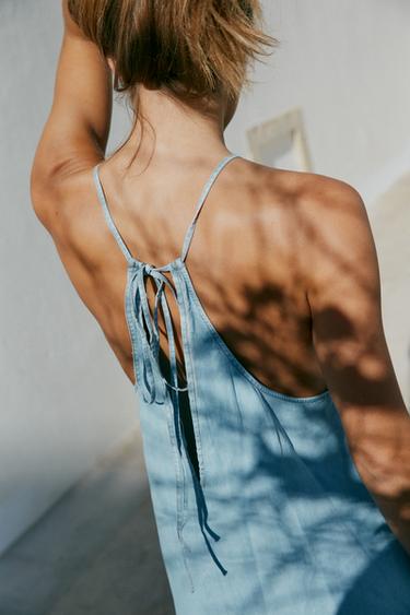 ROBE HALTER À FRONCES - Bleu clair de Zara - Image 3