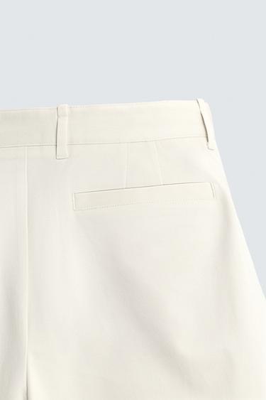 BERMUDA WIDE FIT À PLIS - Blanc cassé de Zara - Image 9
