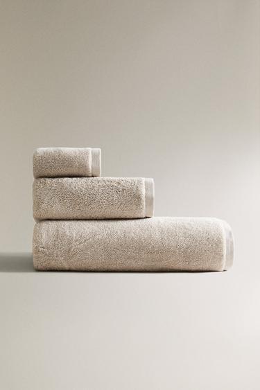 (700 GXM²) SERVIETTE DE BAIN COTON EXTRA-DOUX - Beige clair de Zara