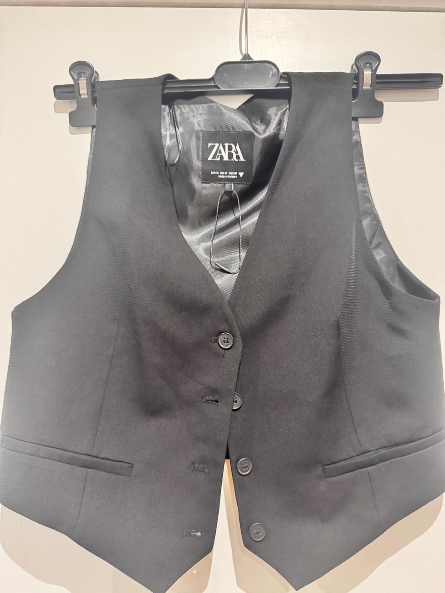FITTED CROPPED WAISTCOAT