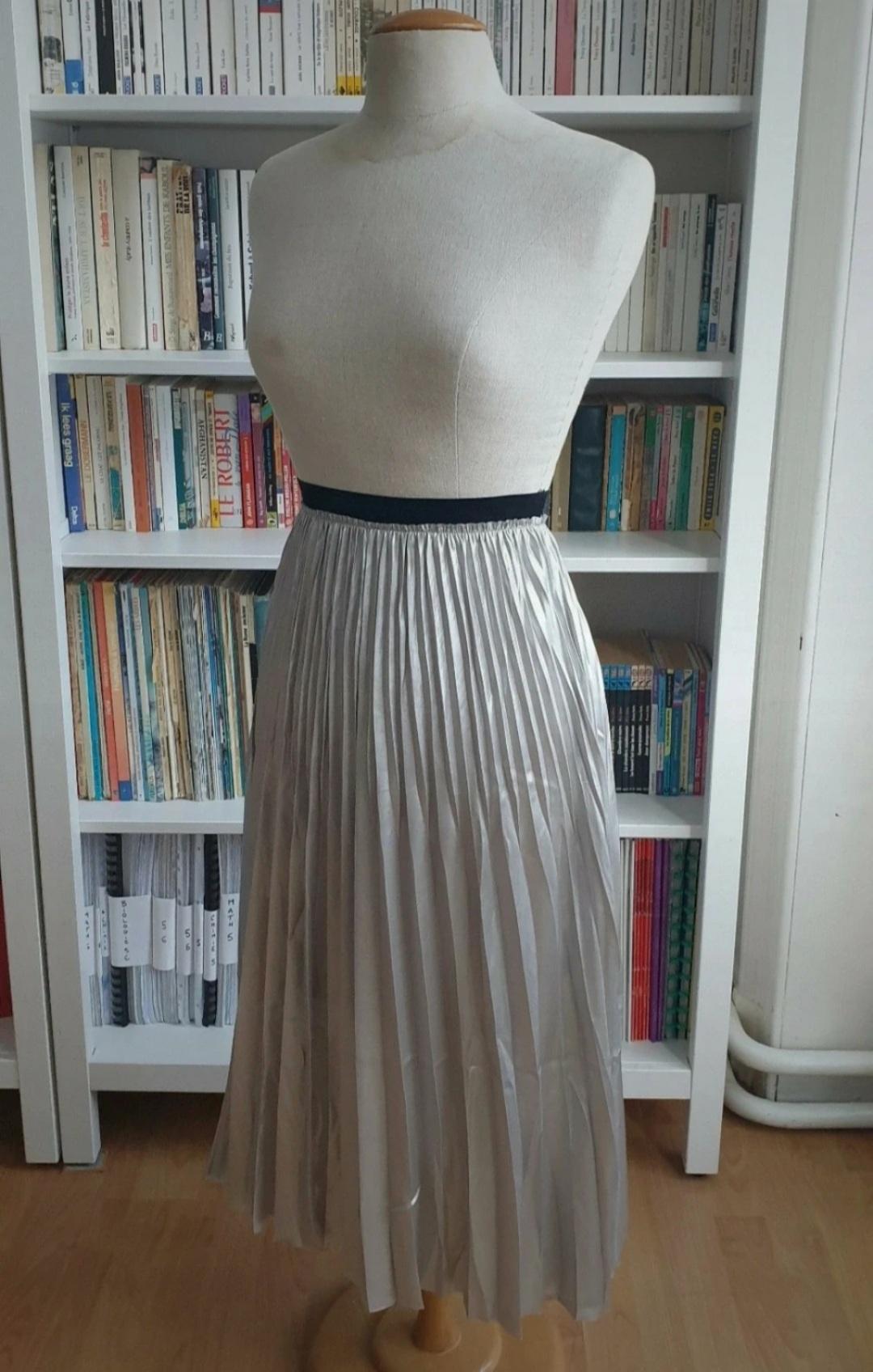 METALLIC ACCORDION PLEAT SKIRT