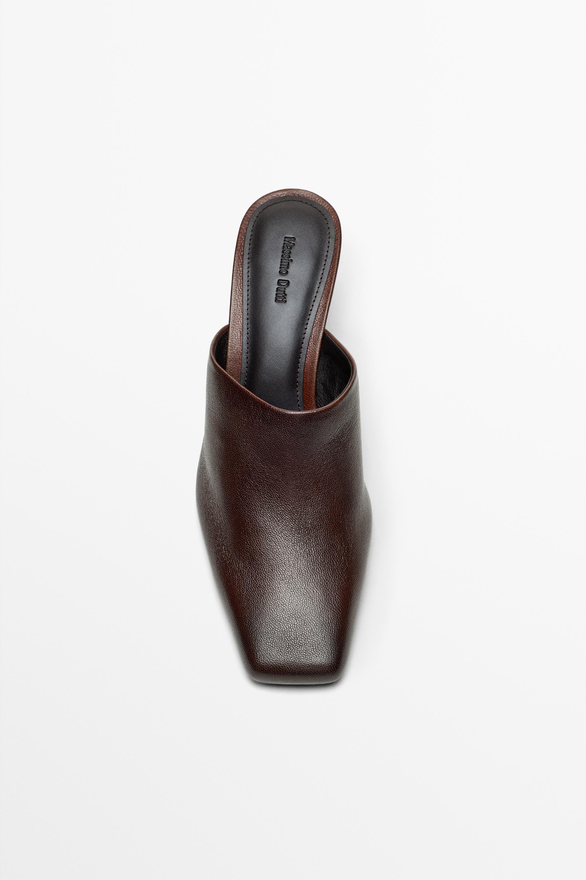 Chaussure à talon ouvert en cuir