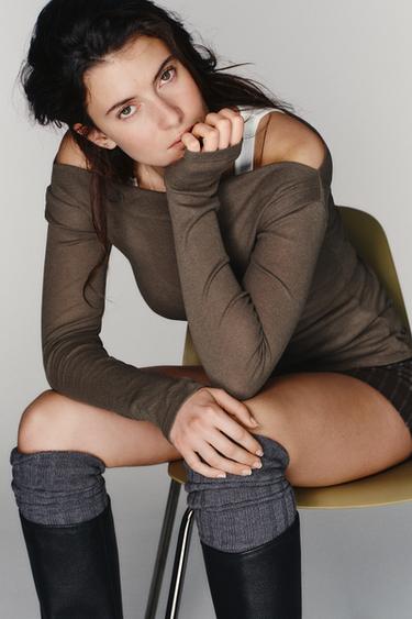 تيشرت غير متماثل بتأثير مزدوج - بني/ توبو by Zara