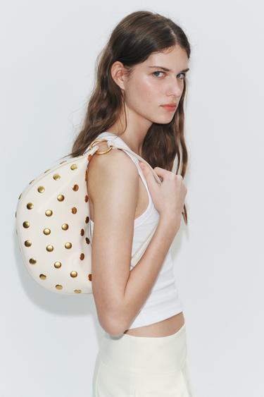 BOLSO HOMBRO TACHAS - blanco de Zara - Imagen 0