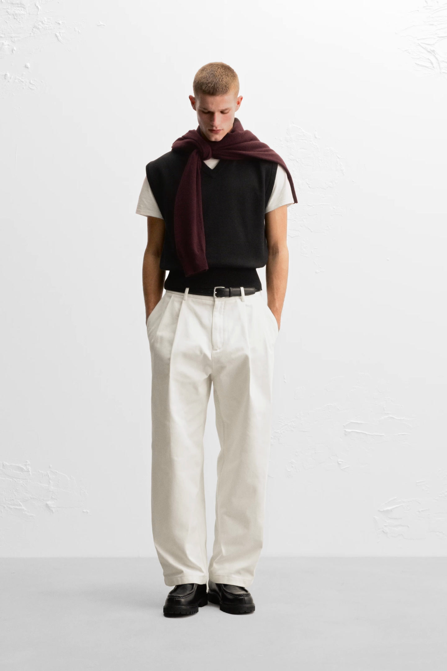 新品 ZARA ラインストーン付 クロップド ニットベスト L 今季