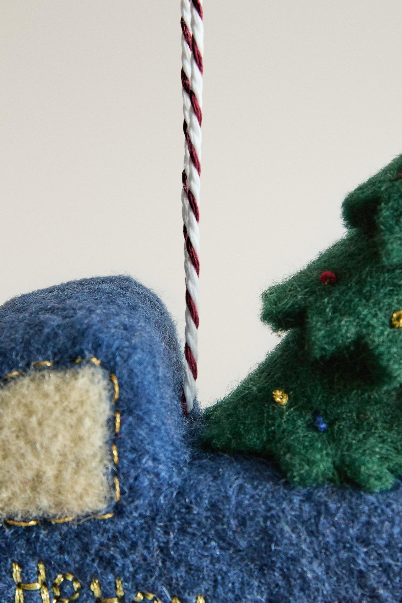 WOOL FELT CHRISTMAS CAR DECORATION — Blue