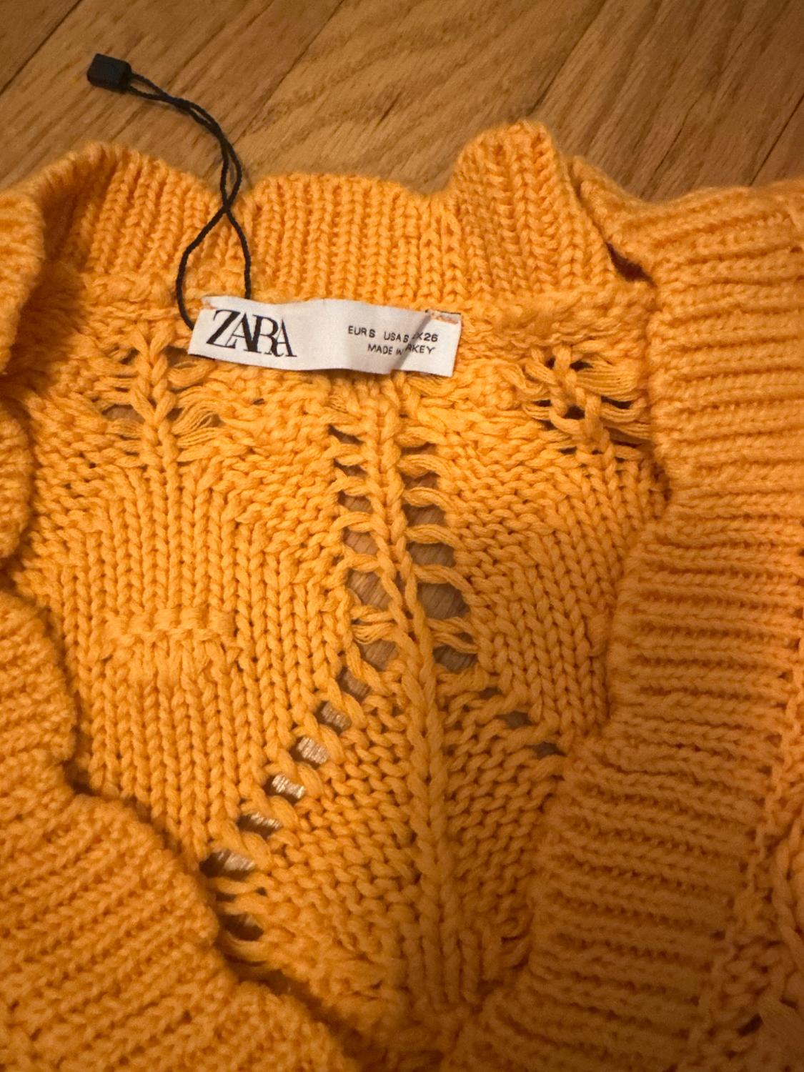 RUFFLED KNIT VEST - Image 2