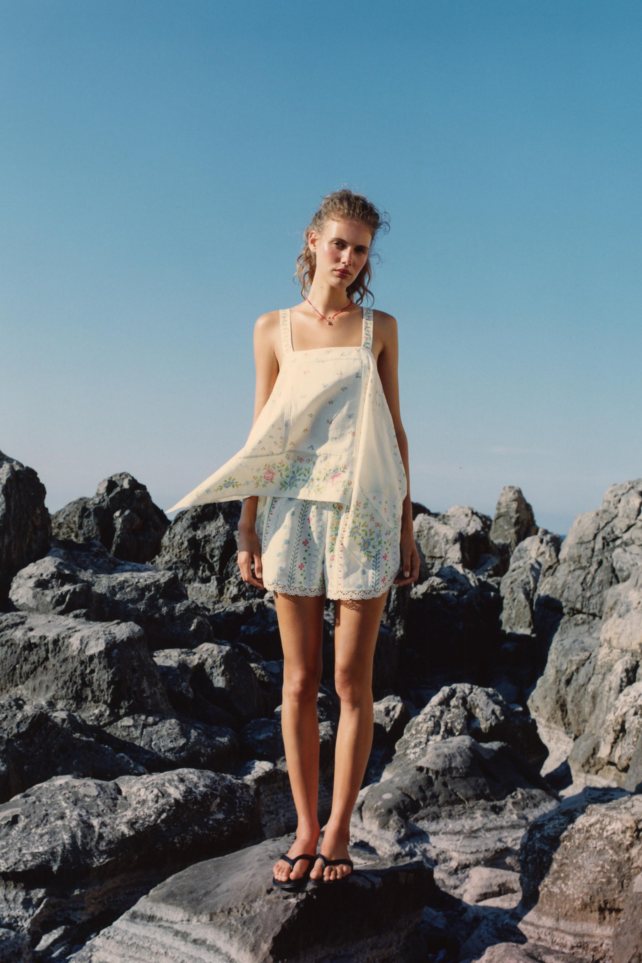 FLORAL PRINT ASYMMETRIC LINEN TOP