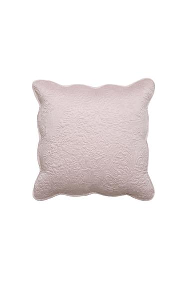 SCALLOPED FLORAL CUSHION COVER - وردي فاتح الخاص بـ Zara