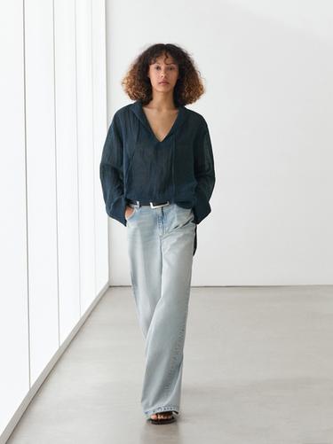 Blusa fluida cuello solapa 100% lino - Plomo de Zara - Imagen 0
