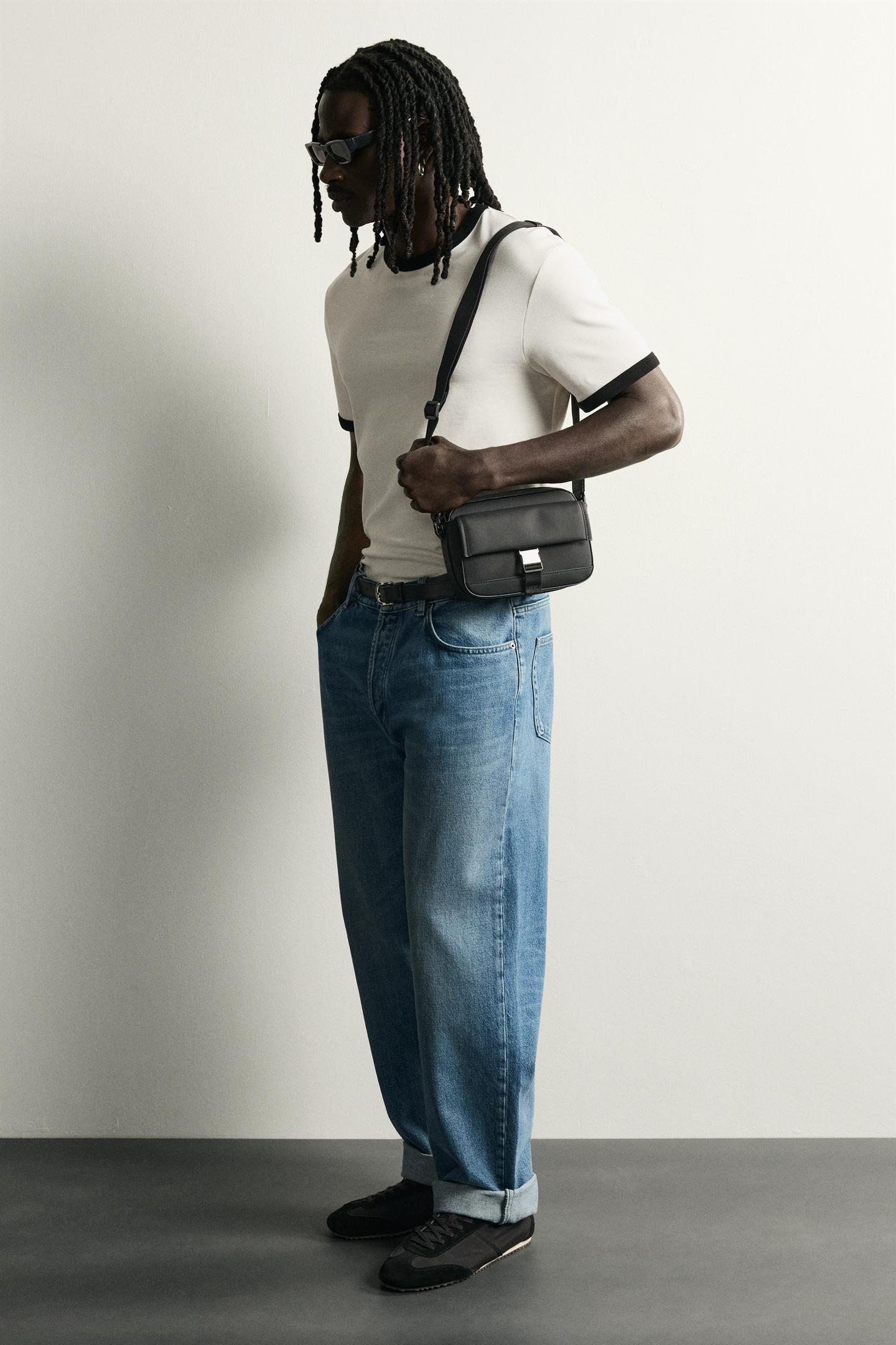 Мужская сумка Zara Rubberized Crossbody Bag with Buckle, цвет: Чёрный — фото 2