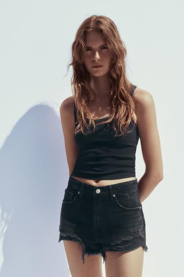 SHORTS DENIM TRF CURVED بسرج عال - أسود الخاص بـ Zara