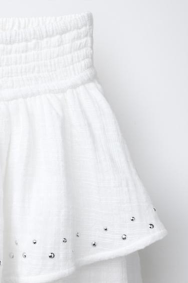 JUPE-SHORT À VOLANTS ET CLOUS - Blanc cassé de Zara - Image 2
