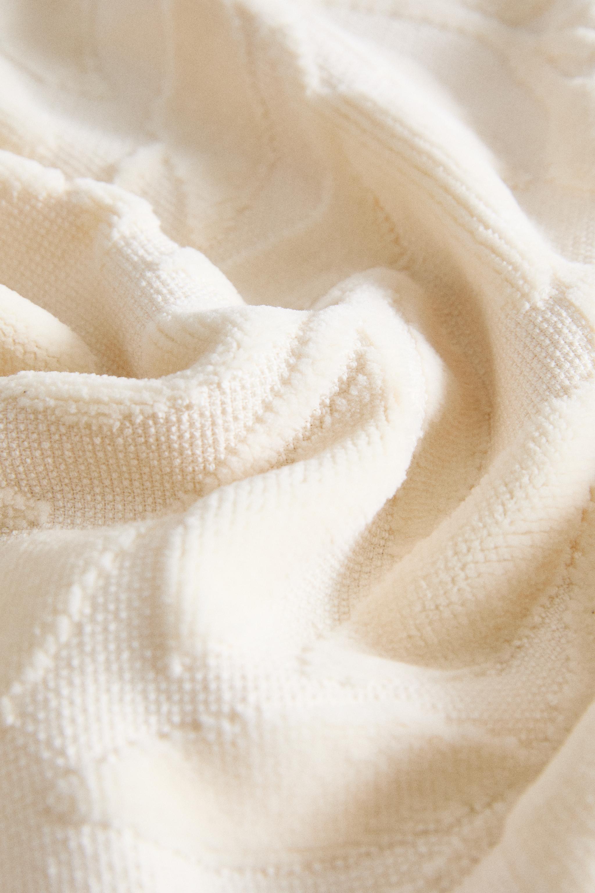 VELOUR JACQUARD BATH TOWEL