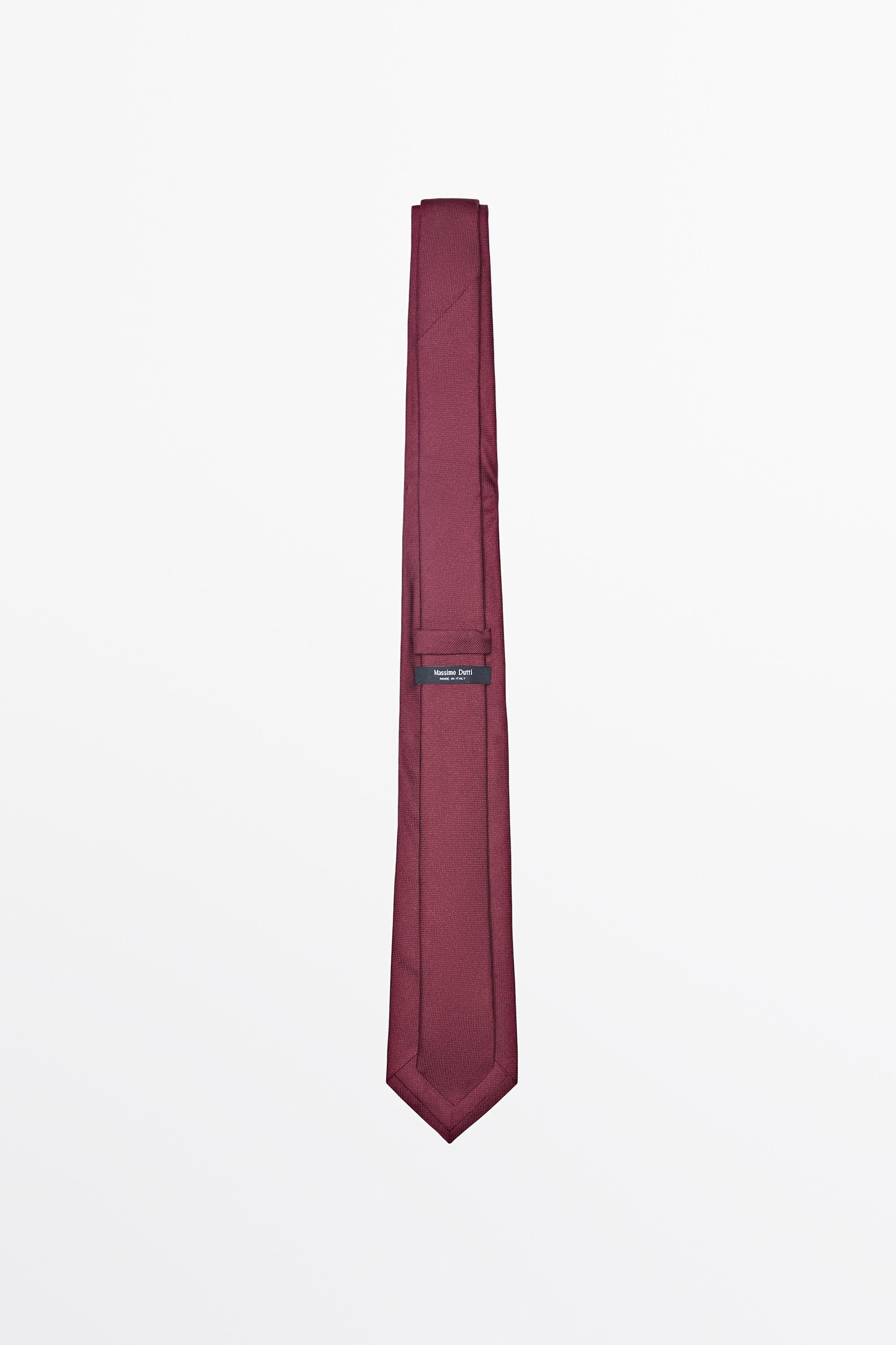 100% silk textured tie