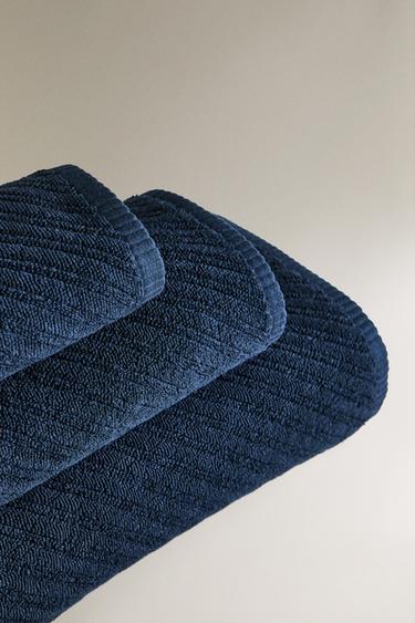 DIAGONAL TEXTURE BATH TOWEL - Ink blue by Zara - Image 1