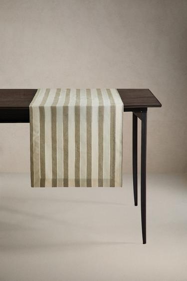 غطاء طاولة ضيق مخطط بحافة دانتيل - مخضر الخاص بـ Zara - صورة 0