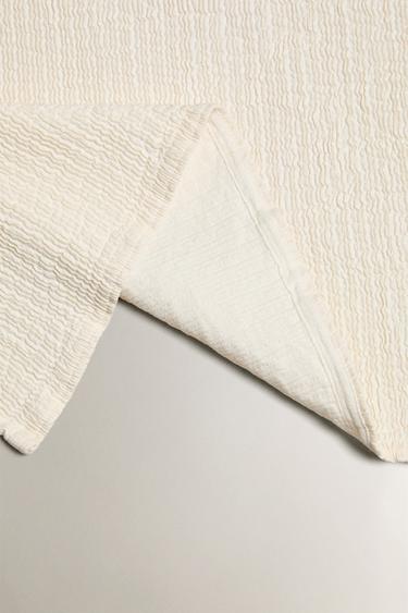 TAPIS DE BAIN STRUCTURE PLISSÉE - Ivoire de Zara - Image 1