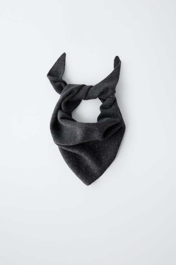PAÑOLETA TRIANGULAR PUNTO BRILLOS - Gris vigoré de Zara - Imagen 0