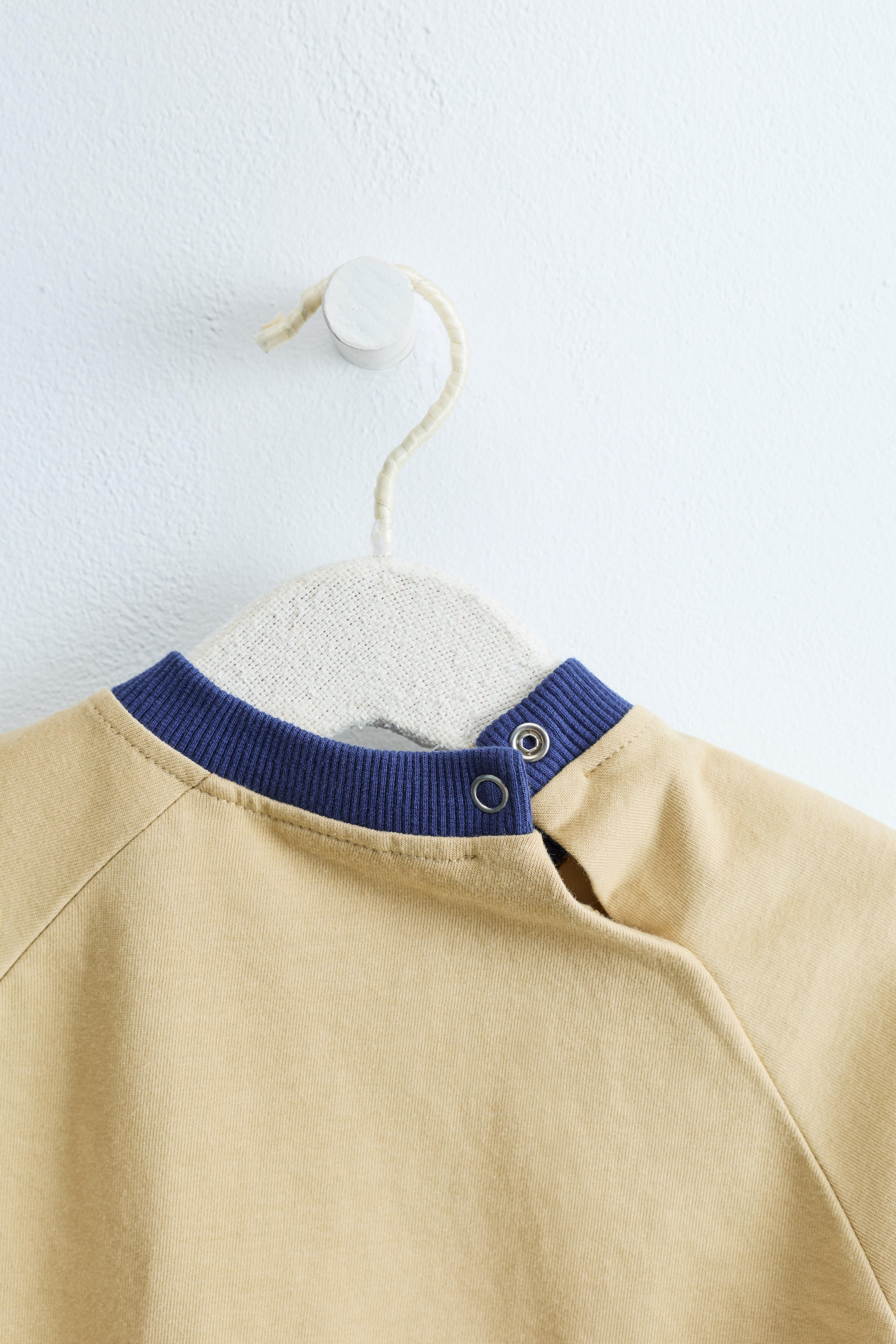 ZARA TIMELESS - T-SHIRT À COL EN CONTRASTE