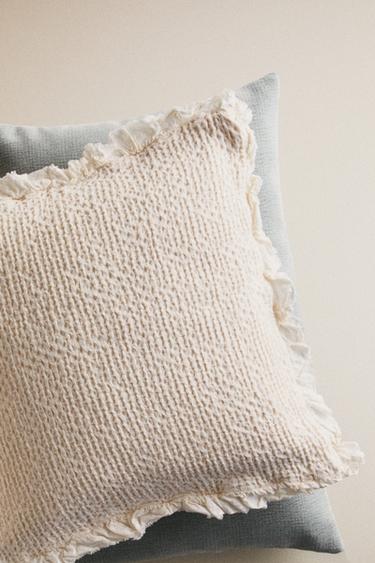 キッズ ミニワッフル フリル クッションカバーエクリュZaraのキッズ ミニワッフル フリル クッションカバー - エクリュ 