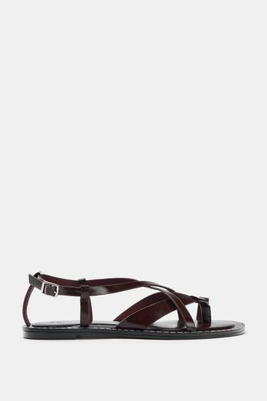 FLACHE SANDALE MIT KREUZRIEMCHEN - Bordeauxrot von Zara