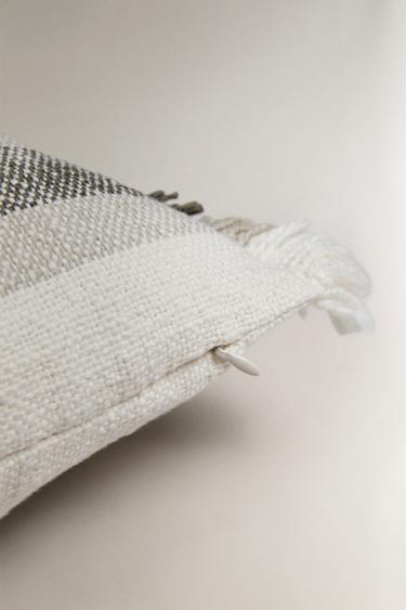 HOUSSE DE COUSSIN RAYURES FRANGES - Rayures de Zara - Image 3