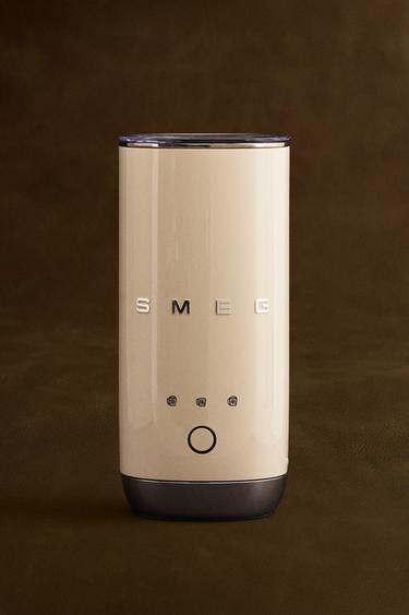 Zaras ELEKTRISK MJÖLKSKUMMARE SMEG - Krämfärg