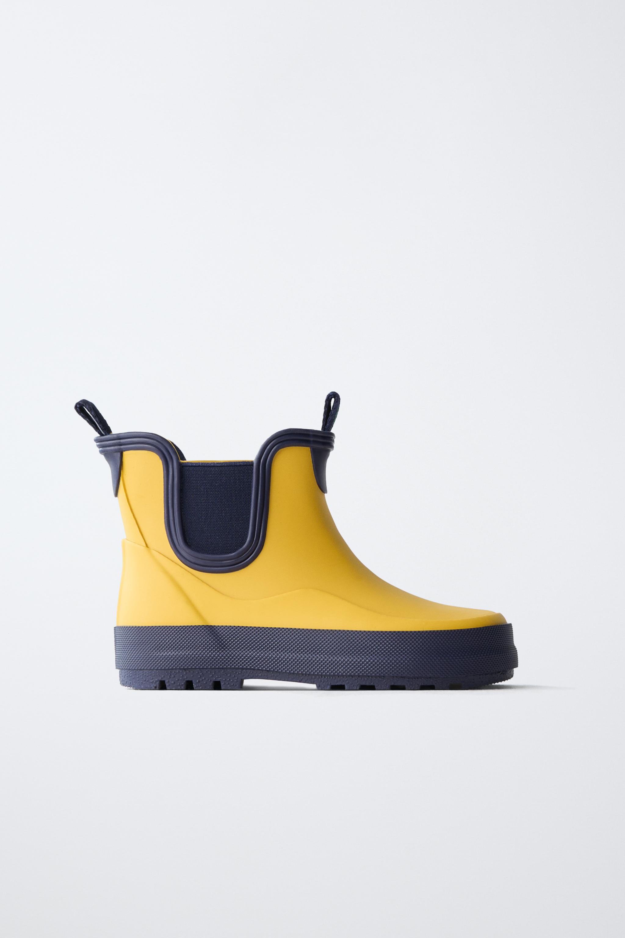 COLOR-BLOCK RAIN BOOTS — Yellow