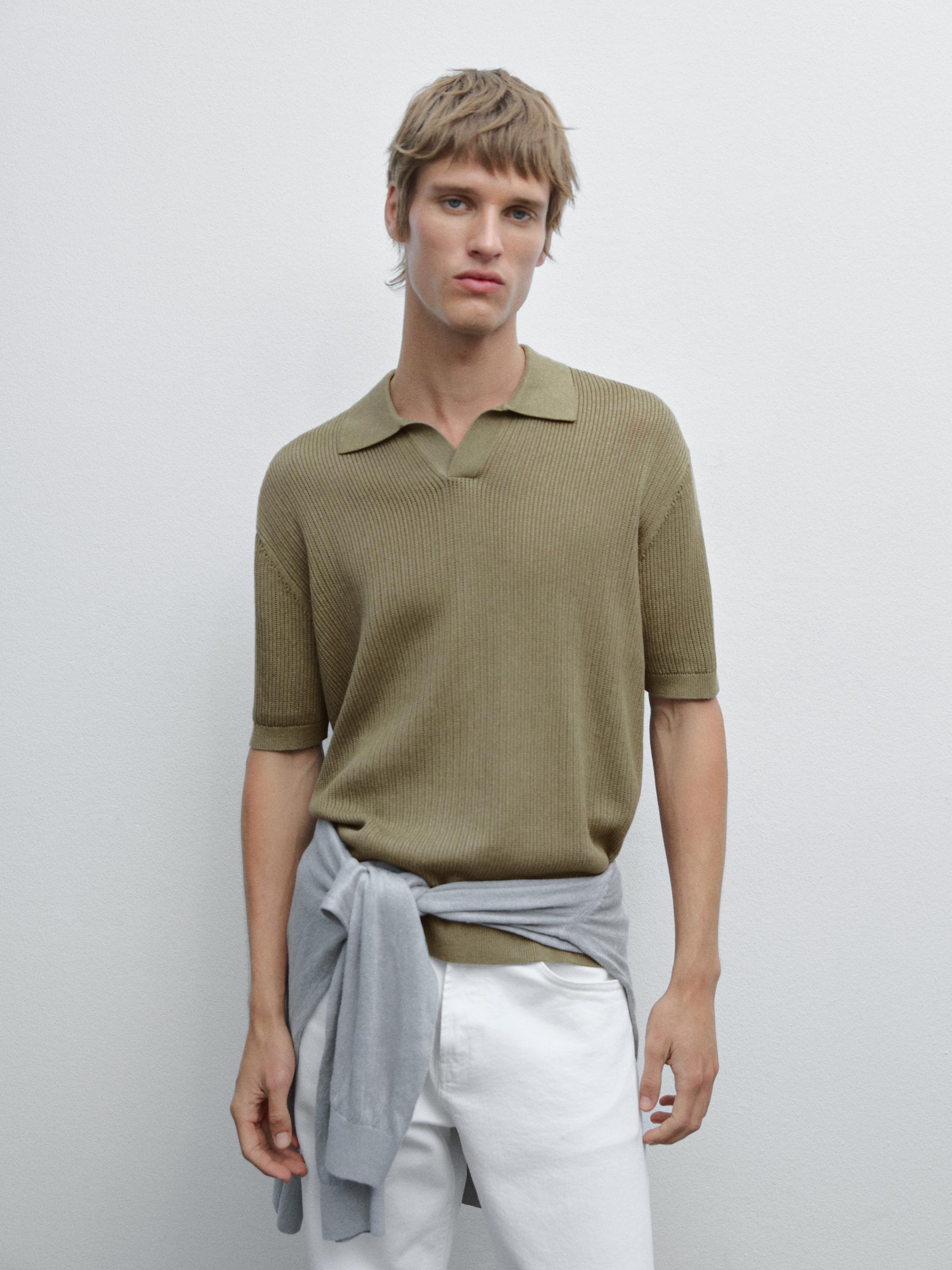Polo en maille ajourée à col V