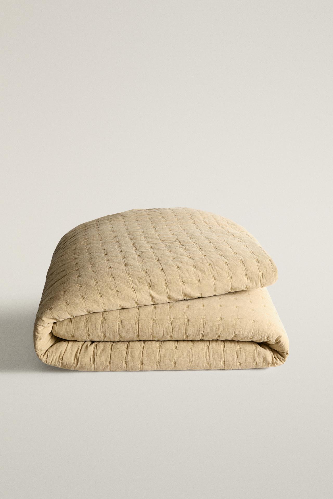 EMBROIDERED COTTON QUILT