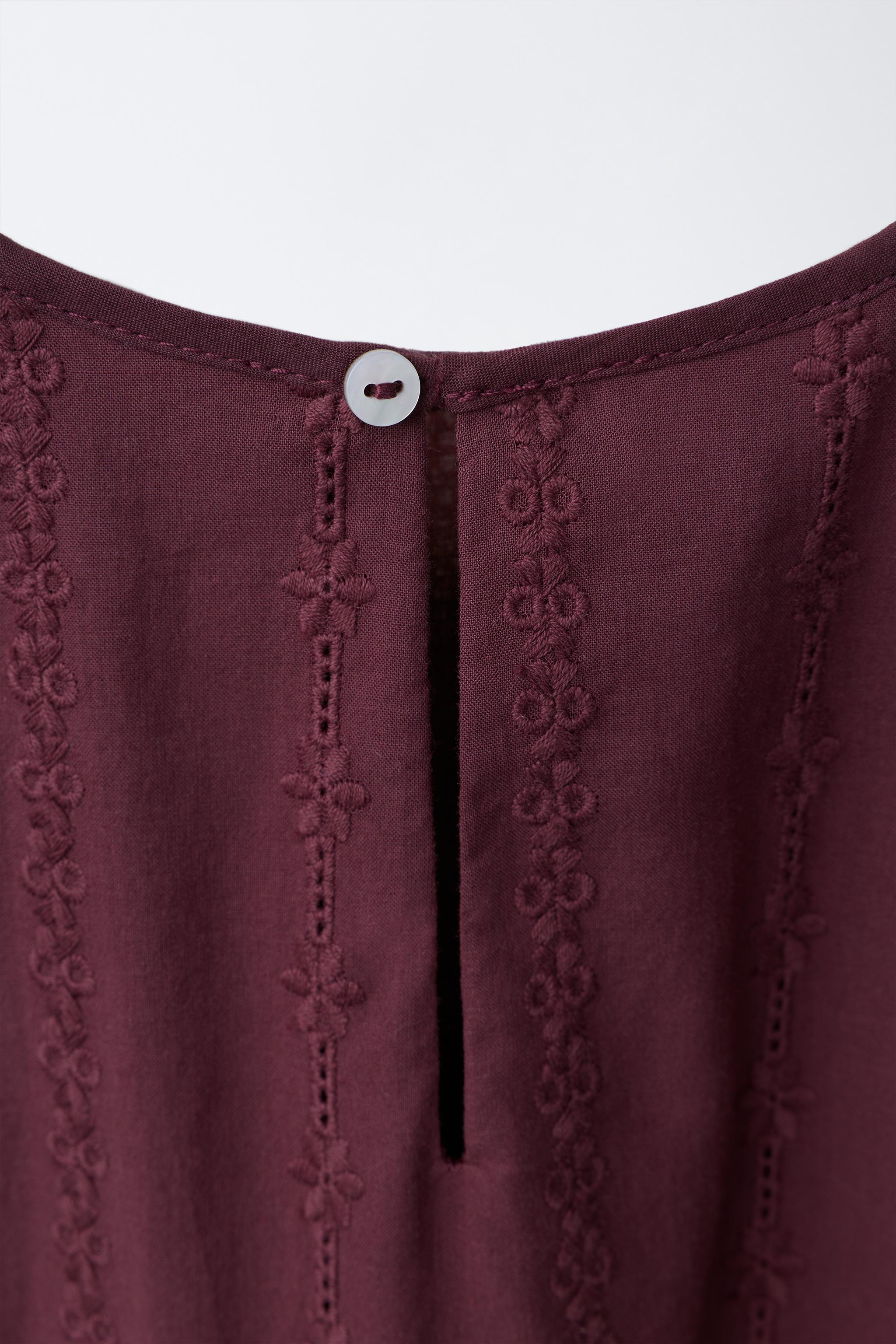 ROBE AVEC DÉTAIL EN DENTELLE