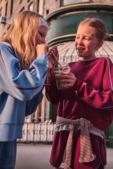 Zara SPORTSKE BERMUDE S KONTRASTOM – Burgundac