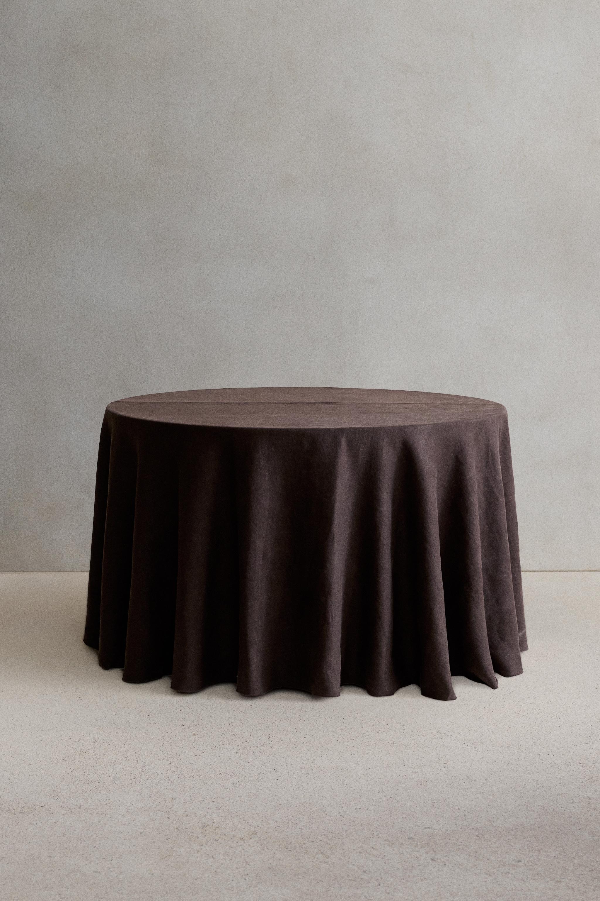 TABLECLOTH 01