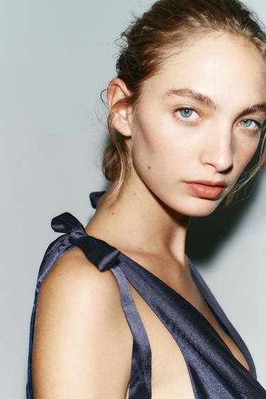 ROBE MIDI SATINÉE À NŒUDS - Bleu marine de Zara - Image 5