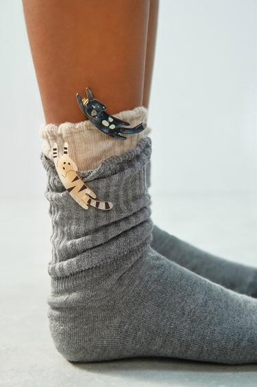 PACK TRES CALCETINES LARGOS ONDA - Tostado de Zara
