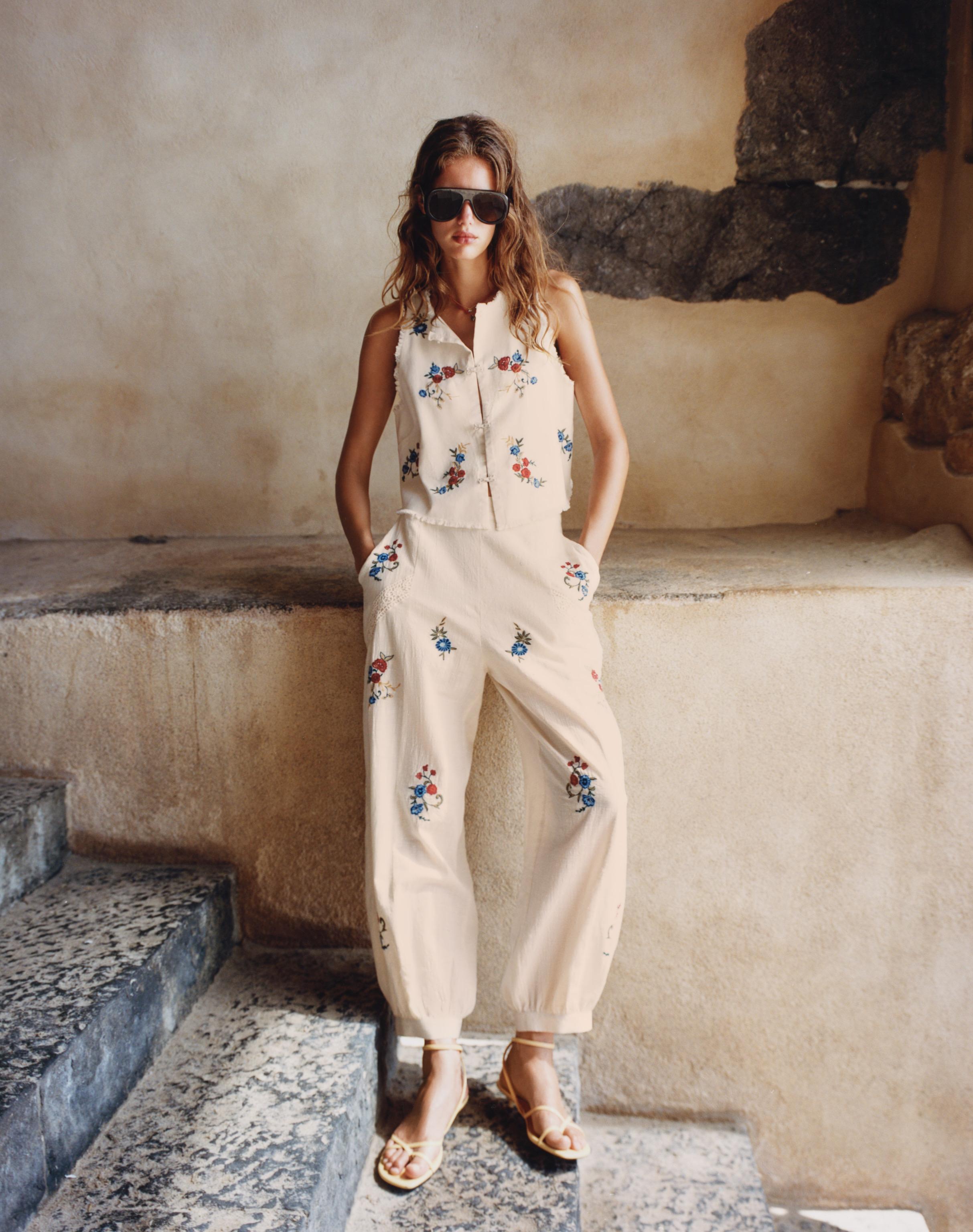 EMBROIDERED BLOOMER PANTS