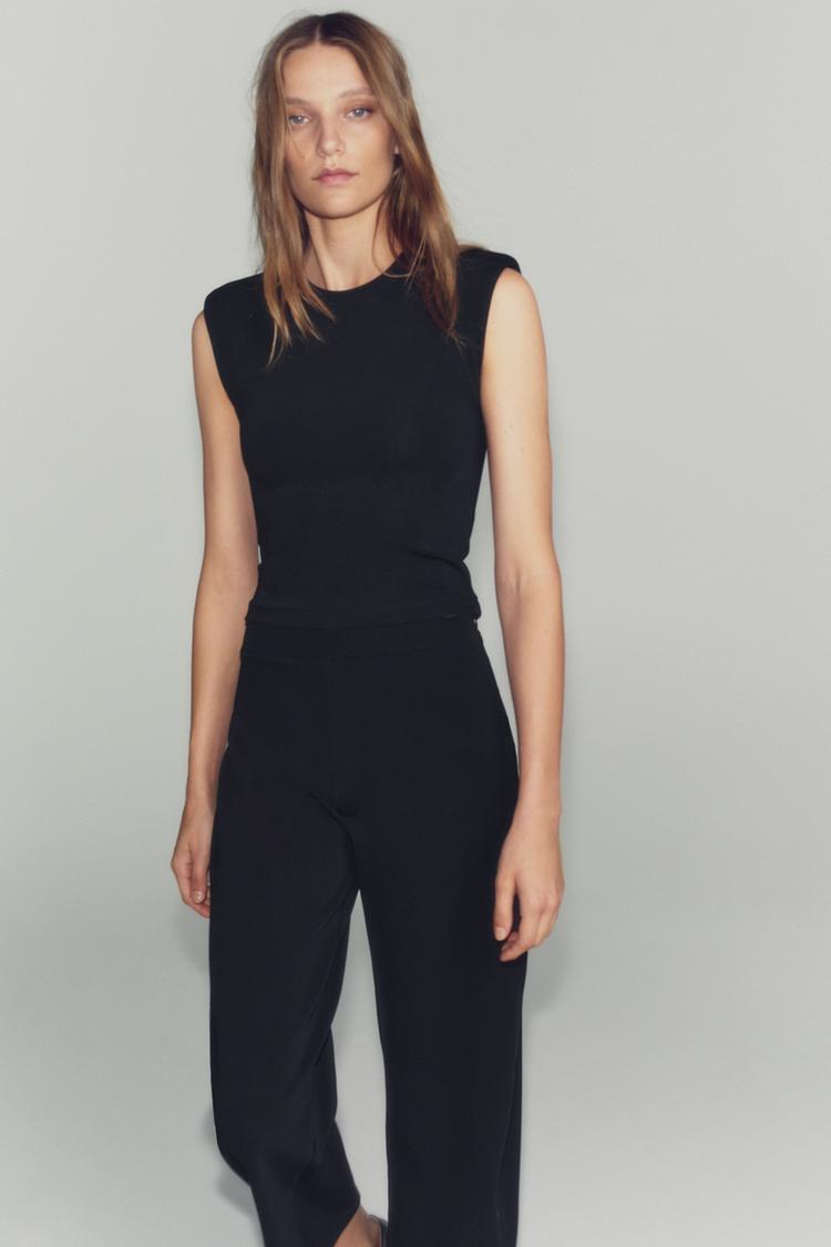 SLEEVELESS SHOULDER PAD TOP
