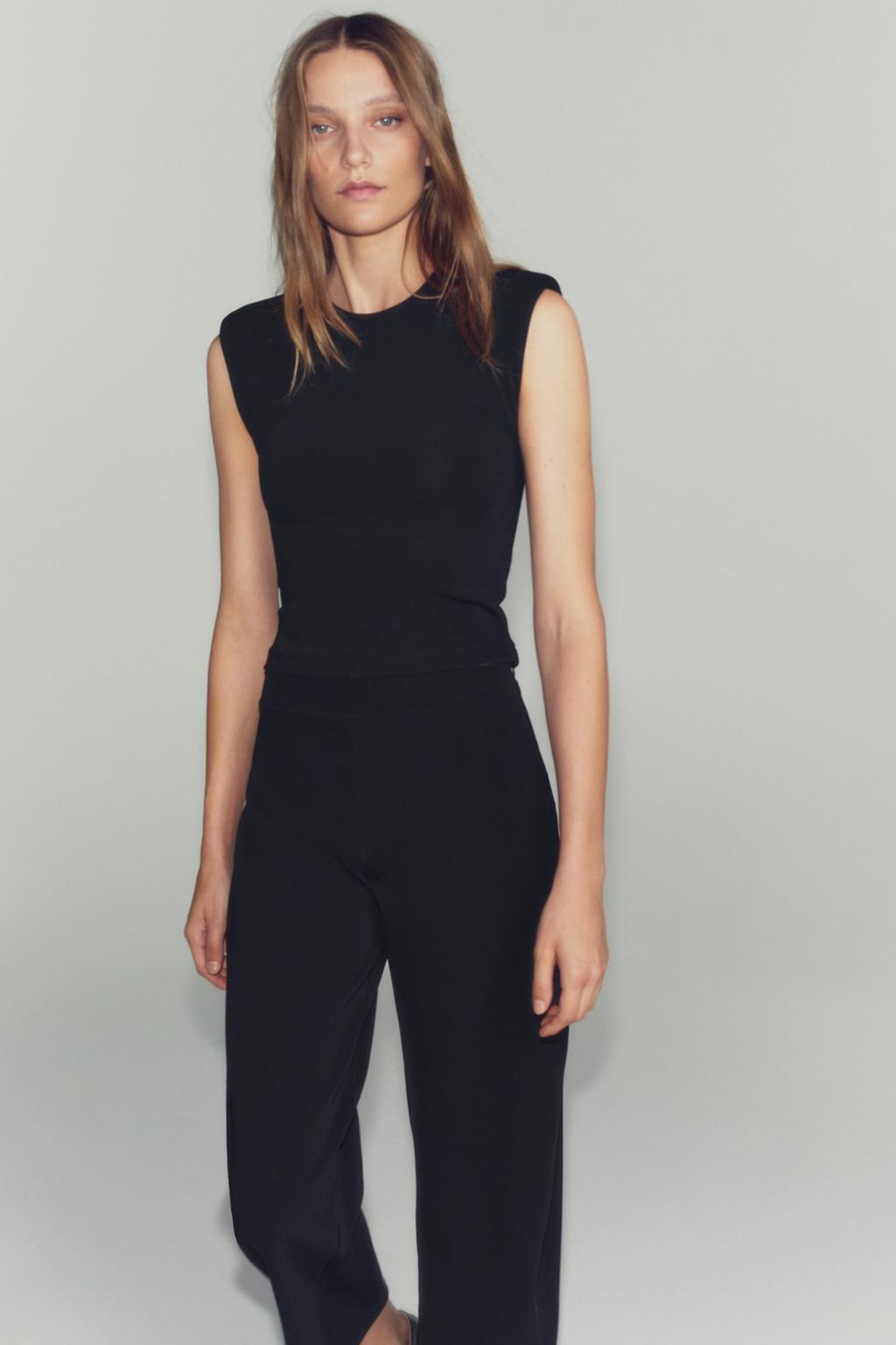 SLEEVELESS SHOULDER PAD TOP