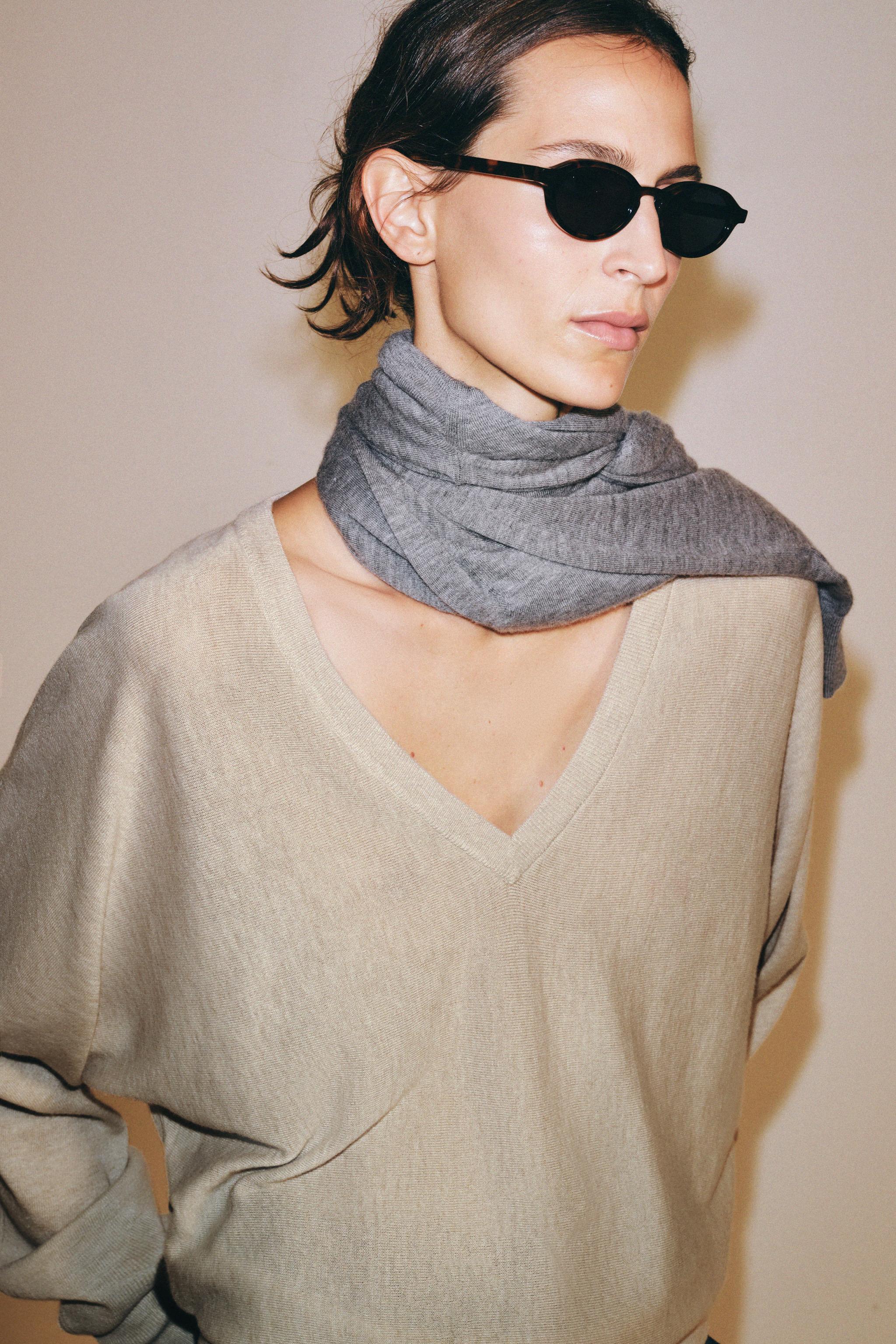 WOOL V-NECK JUMPER — Sand / Marl